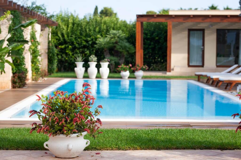 Spaziosa Villa Con Piscina E Giardino, Polignano A Mare Exterior foto